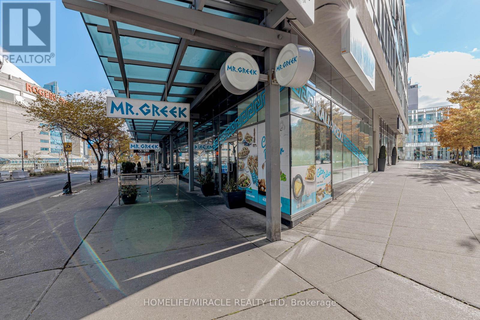 333 Bremner Boulevard, Toronto, ON