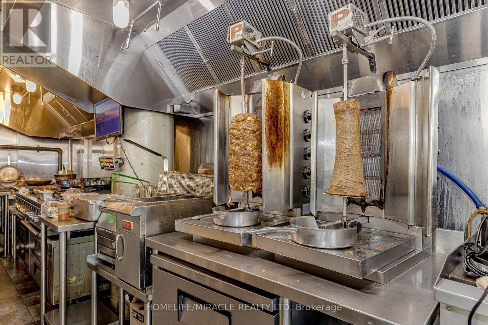 333 Bremner Boulevard, Toronto, ON