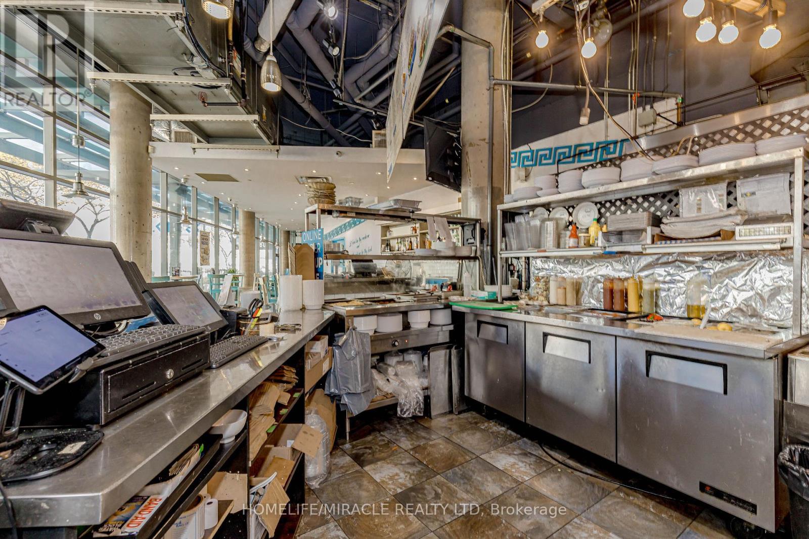 333 Bremner Boulevard, Toronto, ON