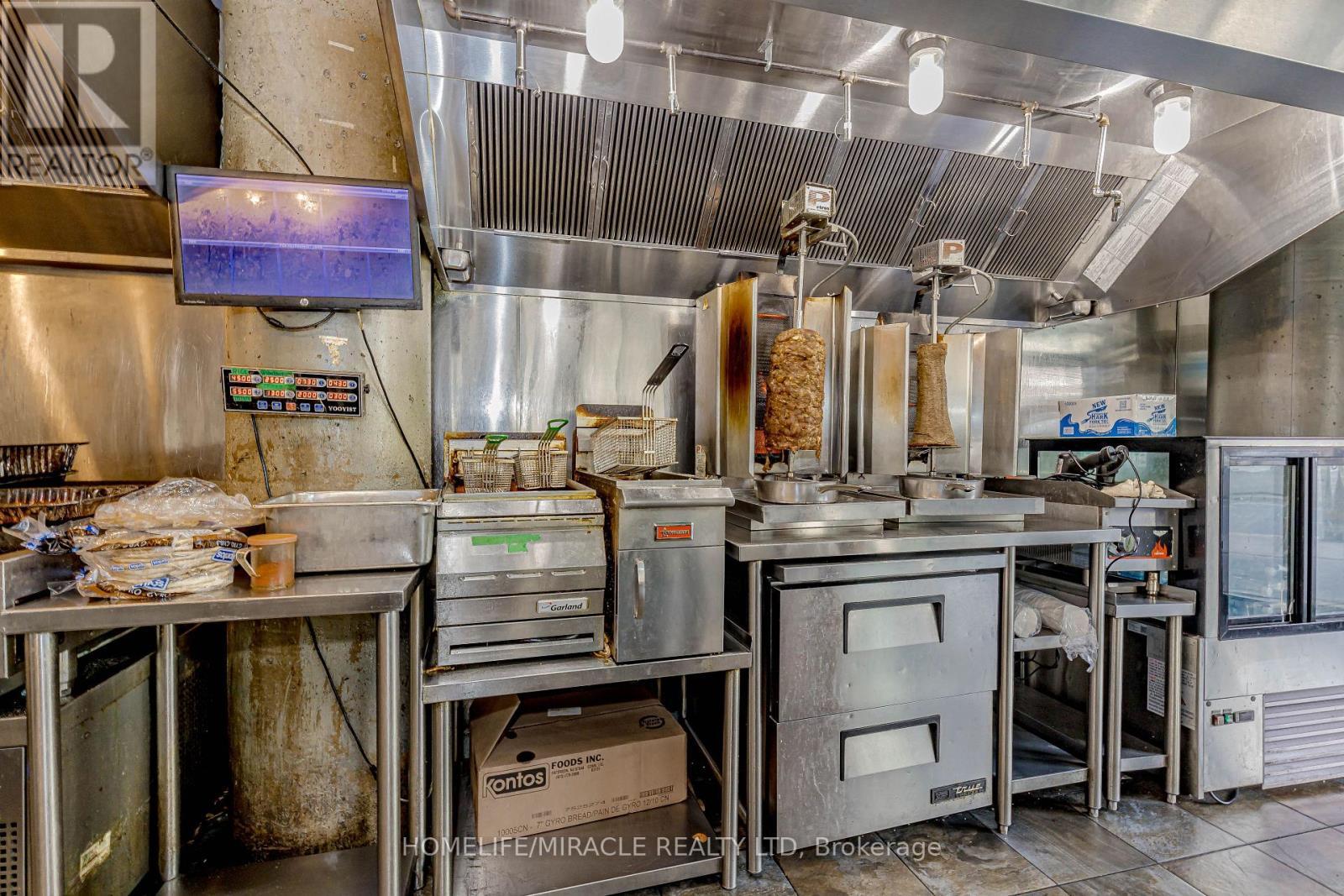 333 Bremner Boulevard, Toronto, ON