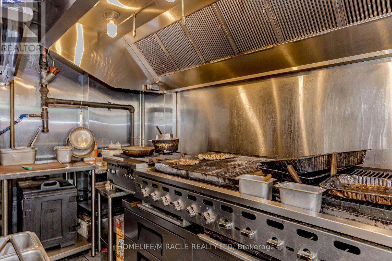 333 Bremner Boulevard, Toronto, ON