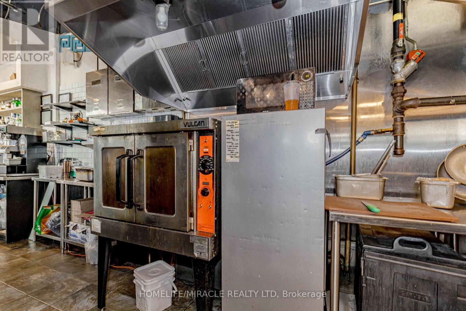 333 Bremner Boulevard, Toronto, ON