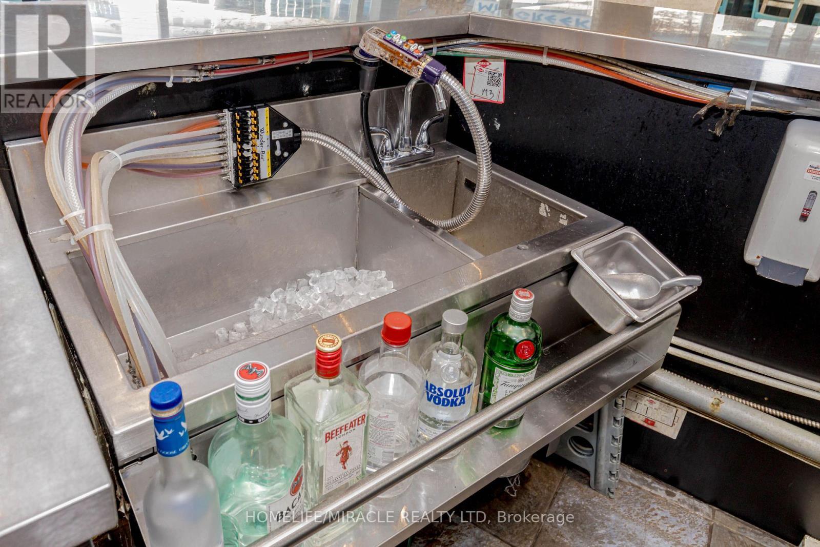 333 Bremner Boulevard, Toronto, ON