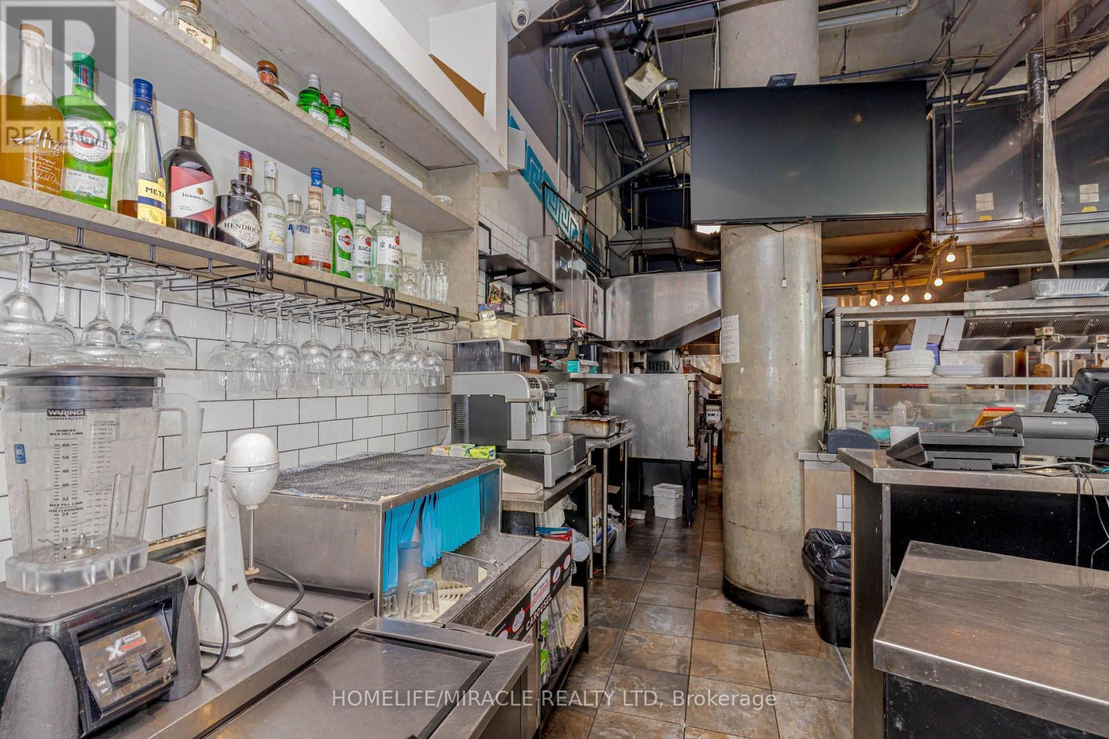 333 Bremner Boulevard, Toronto, ON