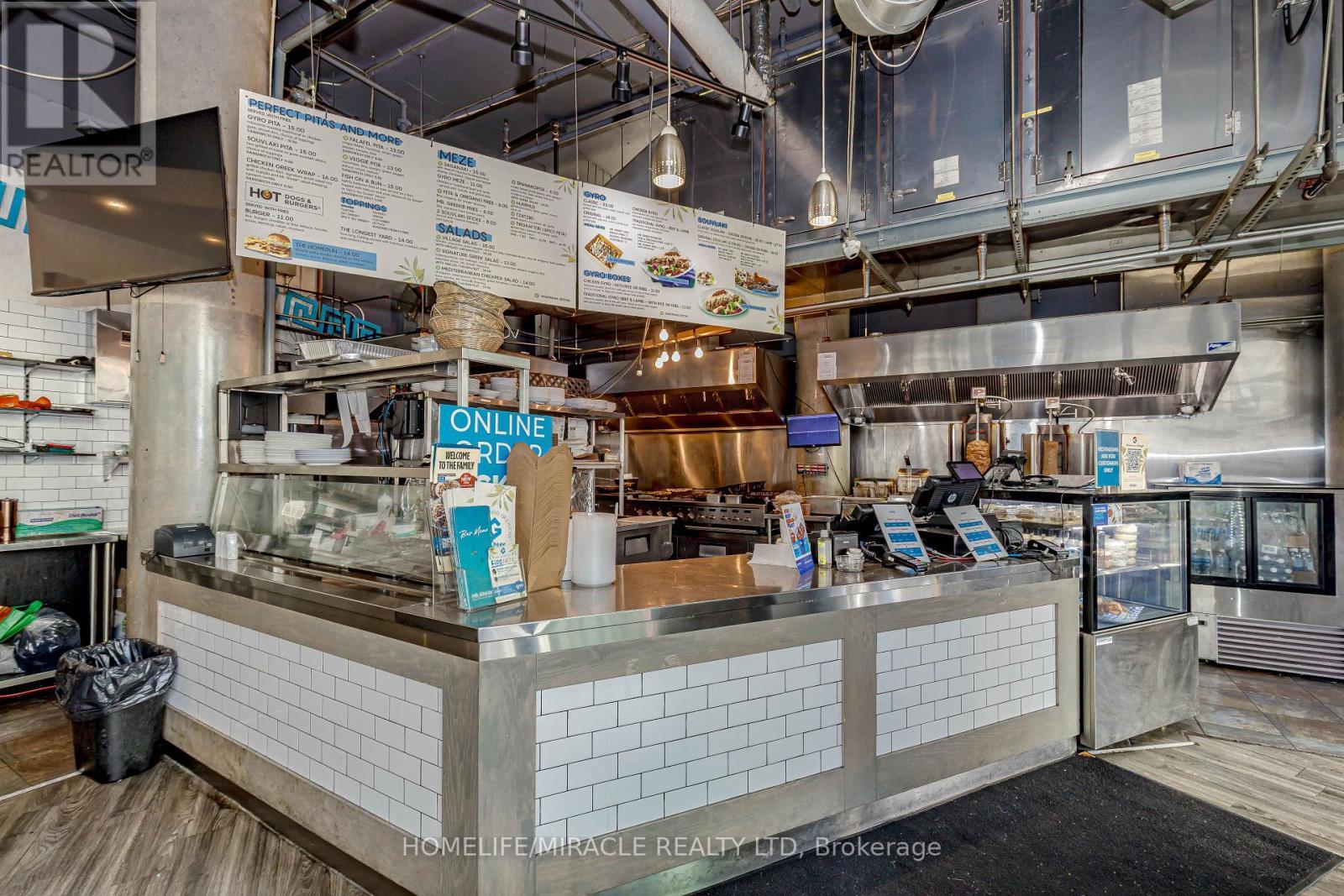 333 Bremner Boulevard, Toronto, ON