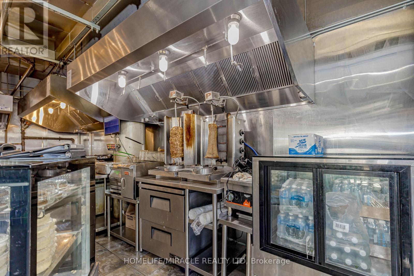 333 Bremner Boulevard, Toronto, ON