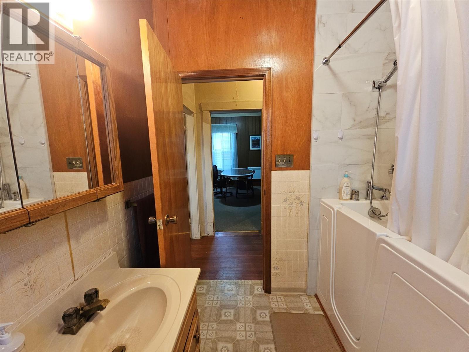 420 3Rd Avenue, Rivervale, BC - Indoor Photo Showing Bathroom