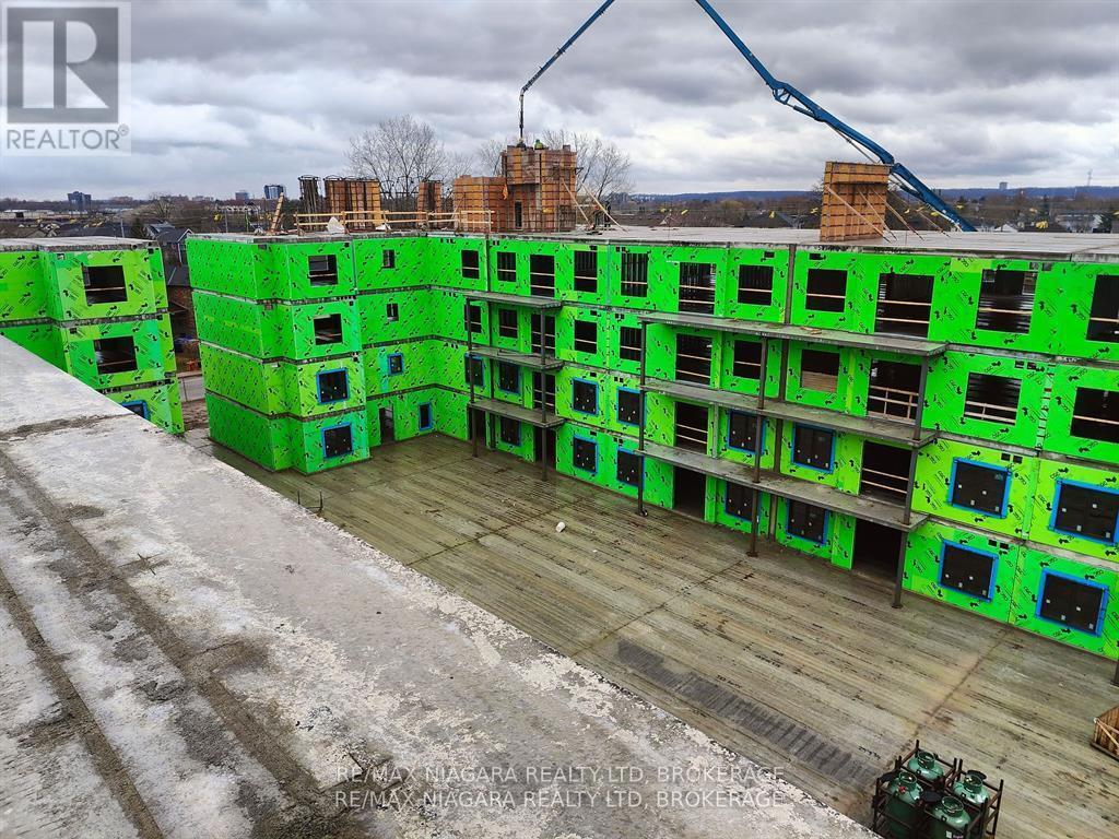 102A - 1024 Vansickle Road N, St. Catharines (Grapeview), ON - Outdoor