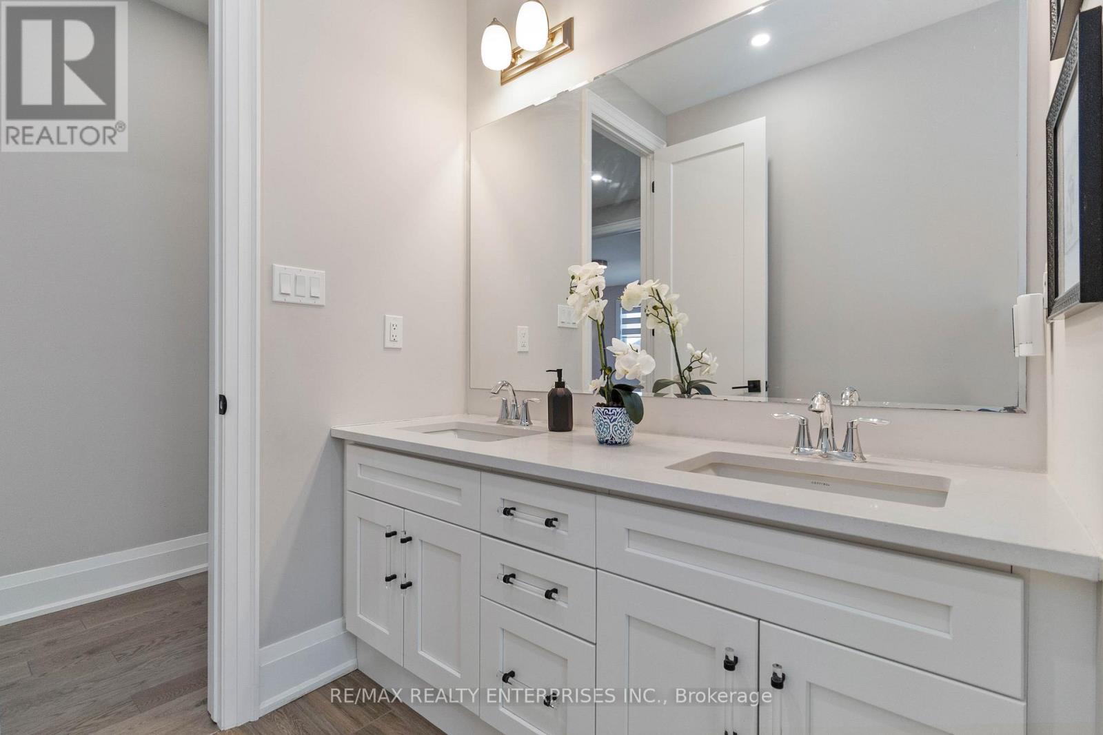 1437 Lakeport Crescent, Oakville, ON - Indoor Photo Showing Bathroom