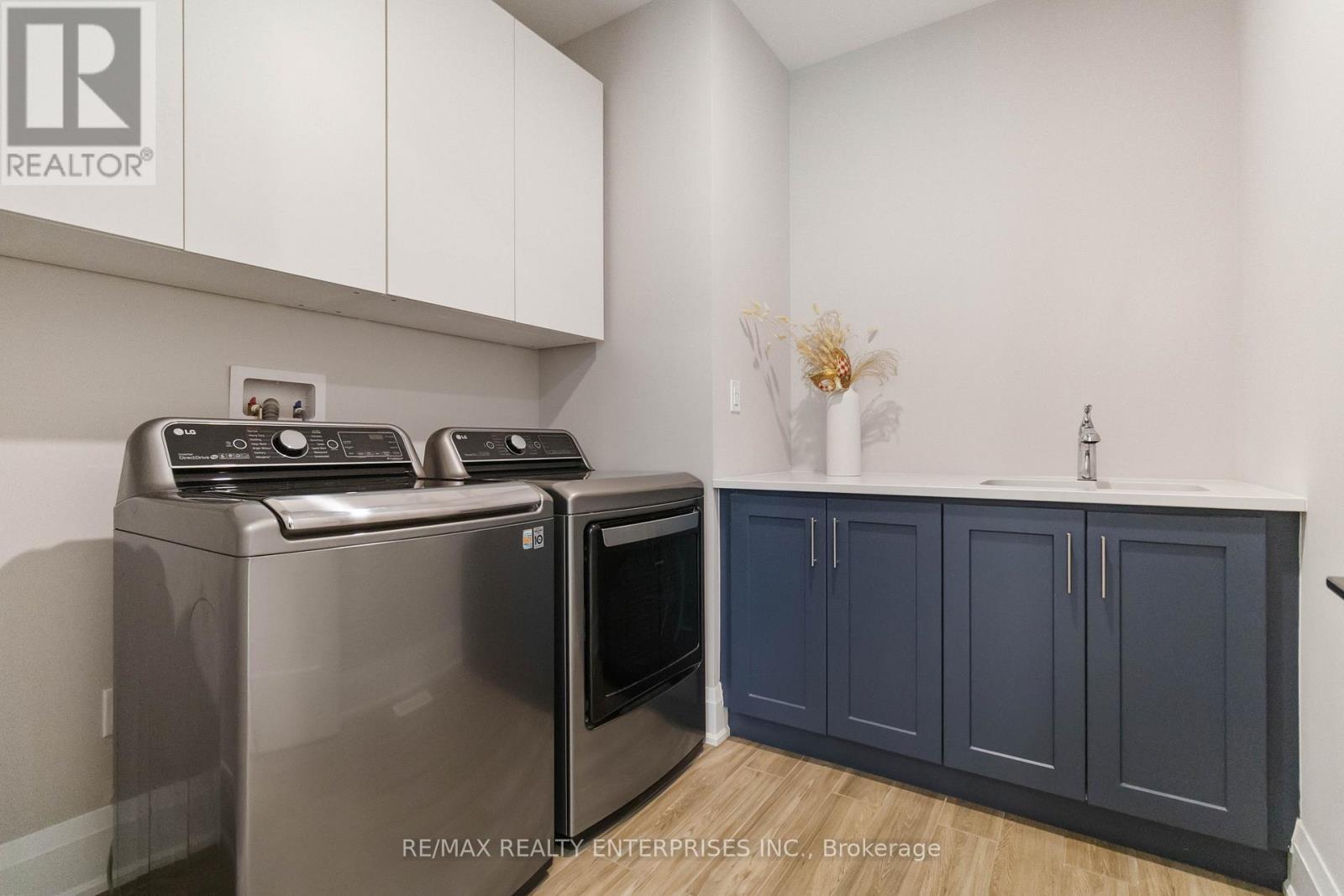 1437 Lakeport Crescent, Oakville, ON - Indoor Photo Showing Laundry Room