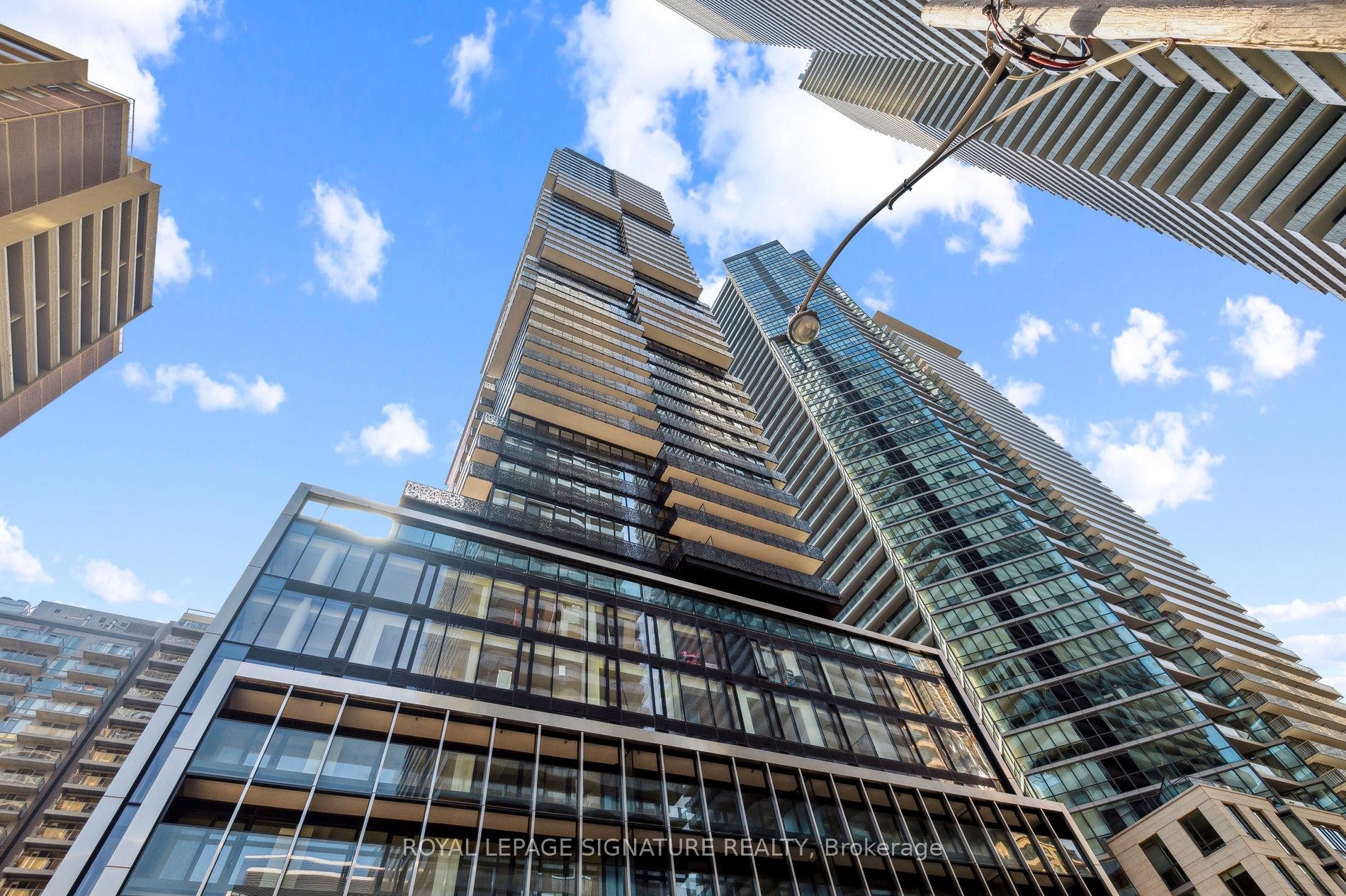 3703-55 Charles Street E, Toronto, ON - Outdoor