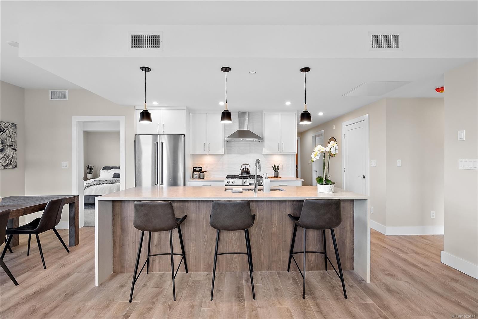 208-2520 Hackett Cres, Central Saanich, BC - Indoor Photo Showing Kitchen With Stainless Steel Kitchen With Upgraded Kitchen