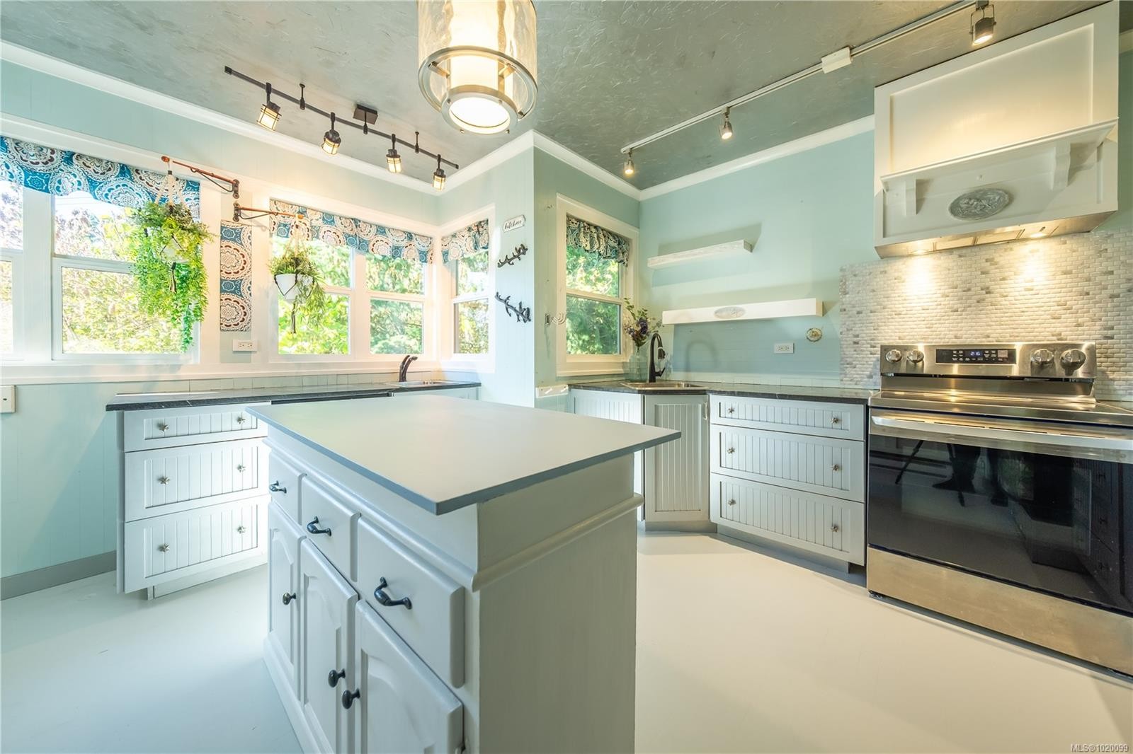 328 Seventh St, Nanaimo, BC