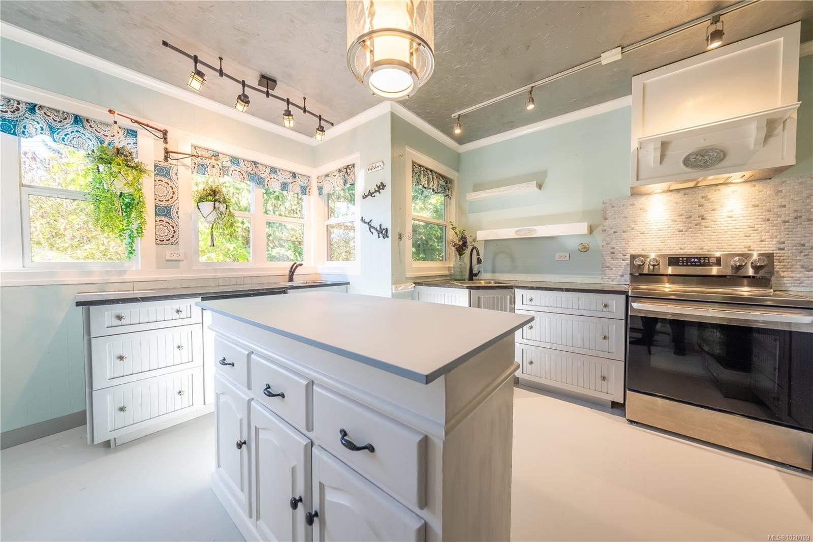 328 Seventh St, Nanaimo, BC