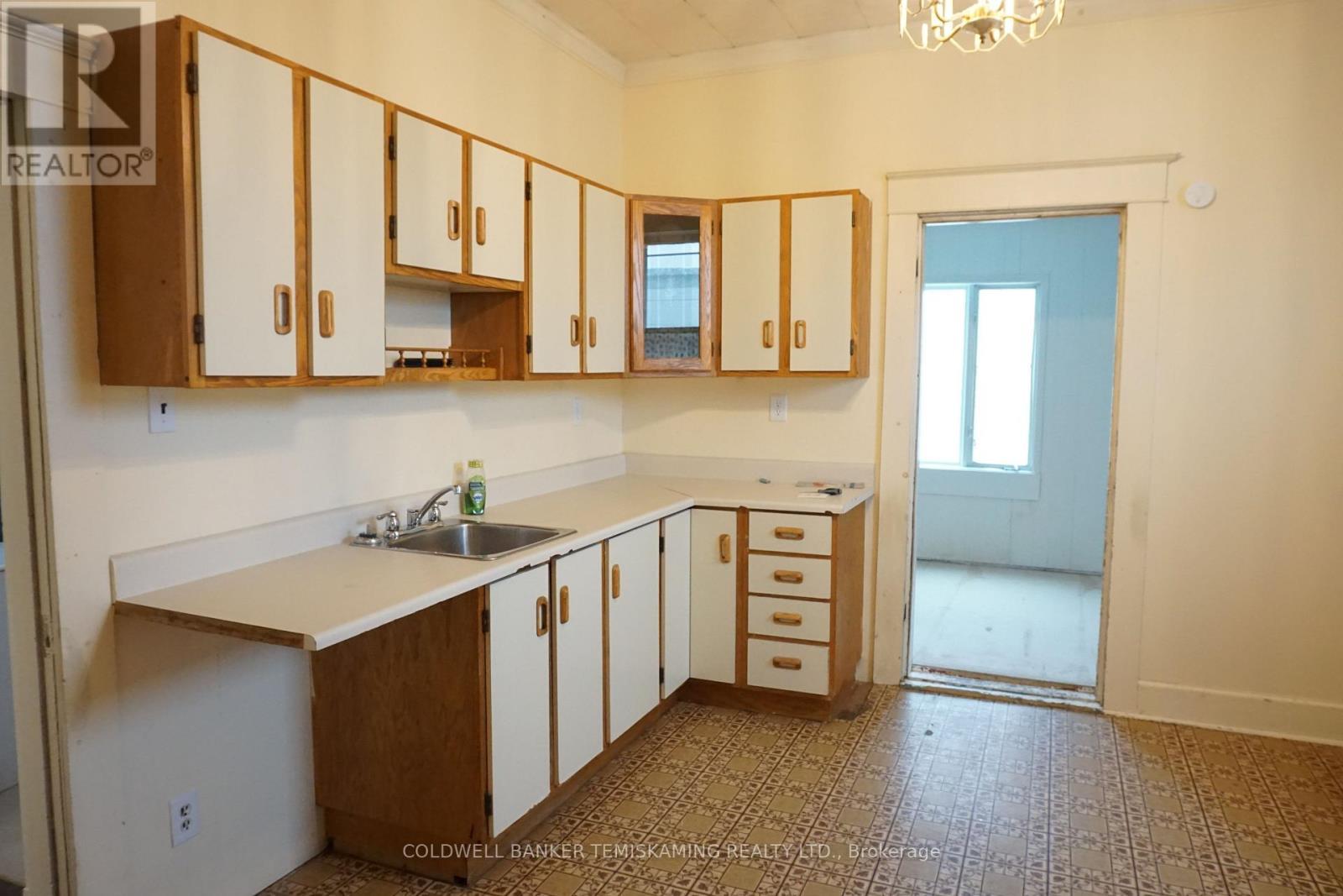 39 Third Street, Englehart, ON