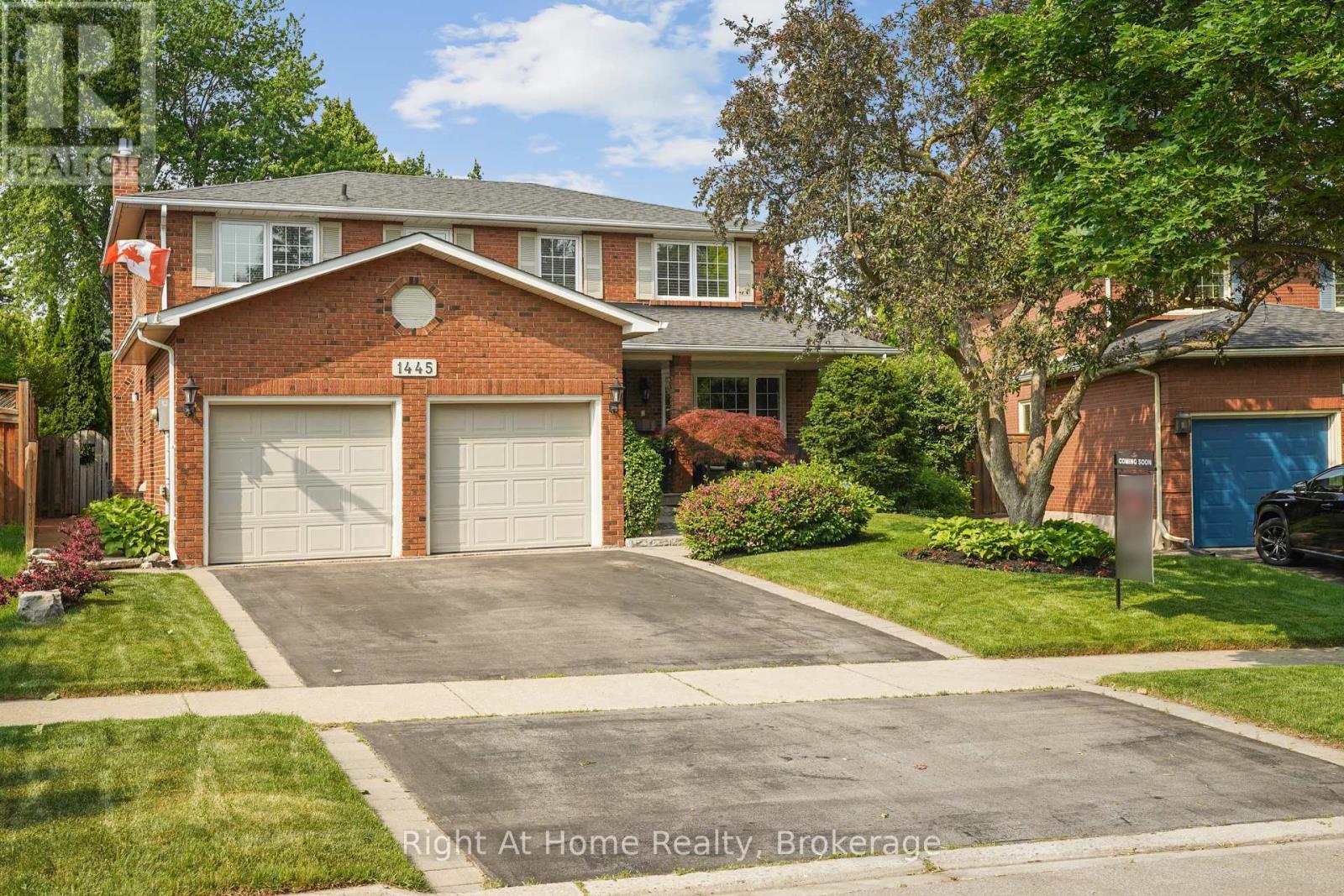 1445 Golden Meadow Trail, Oakville (Fa Falgarwood), ON - Outdoor With Facade