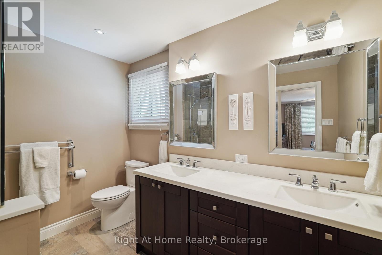 1445 Golden Meadow Trail, Oakville (Fa Falgarwood), ON - Indoor Photo Showing Bathroom