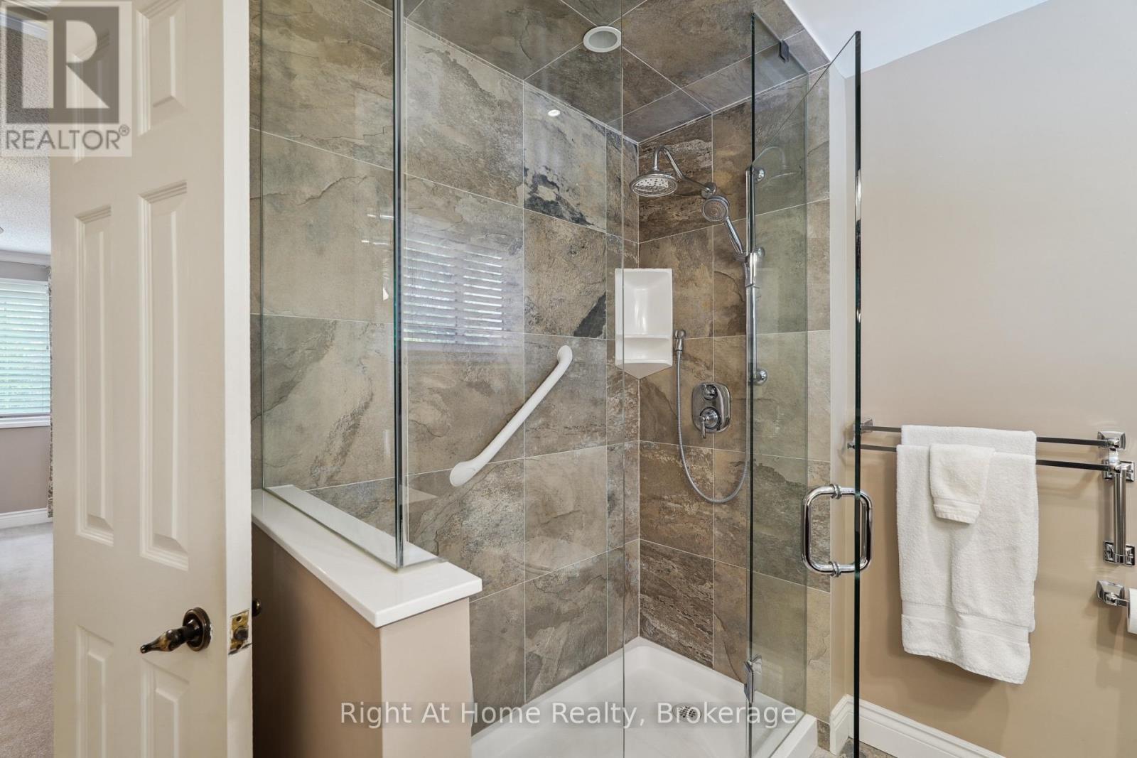 1445 Golden Meadow Trail, Oakville (Fa Falgarwood), ON - Indoor Photo Showing Bathroom