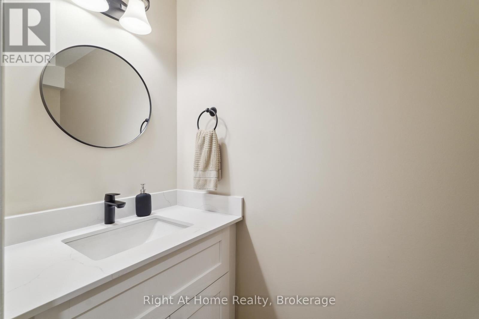 1445 Golden Meadow Trail, Oakville (Fa Falgarwood), ON - Indoor Photo Showing Bathroom
