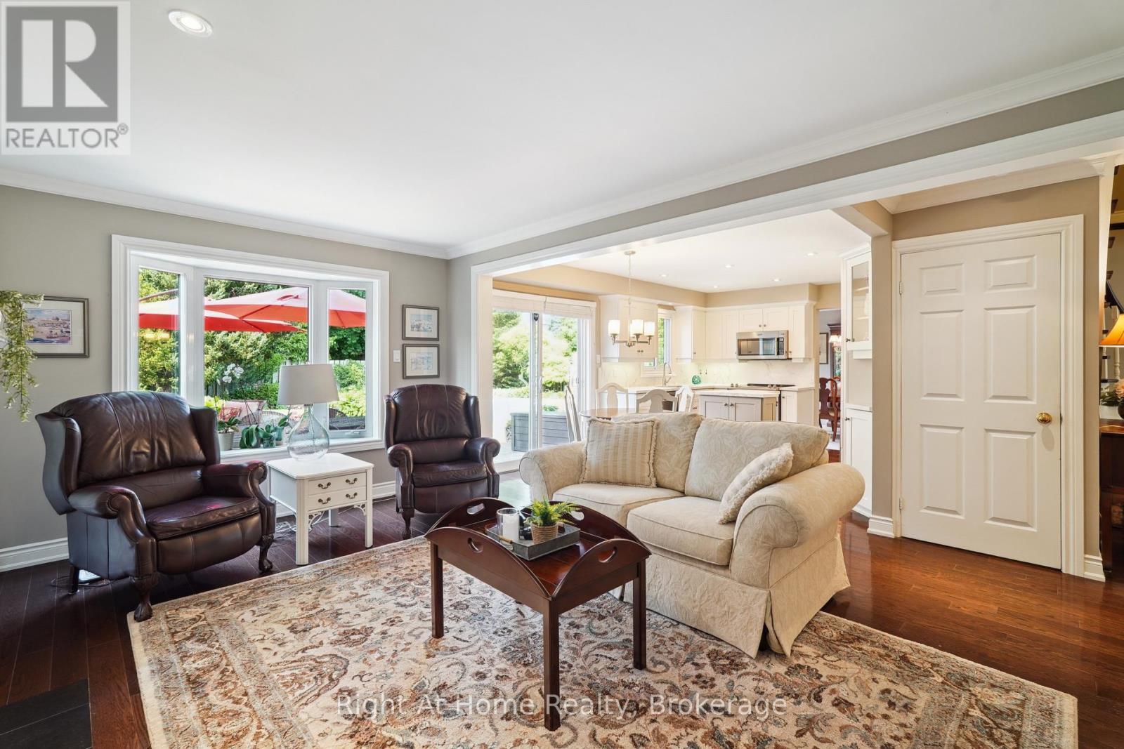 1445 Golden Meadow Trail, Oakville (Fa Falgarwood), ON - Indoor Photo Showing Living Room