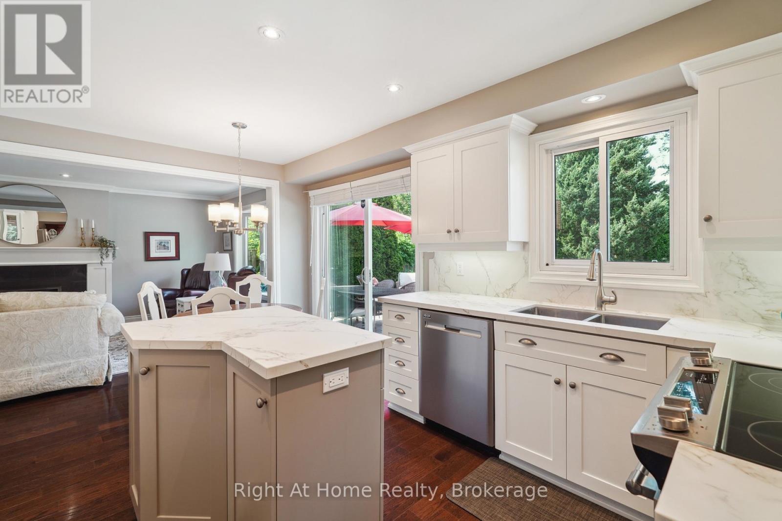 1445 Golden Meadow Trail, Oakville (Fa Falgarwood), ON - Indoor Photo Showing Kitchen With Double Sink