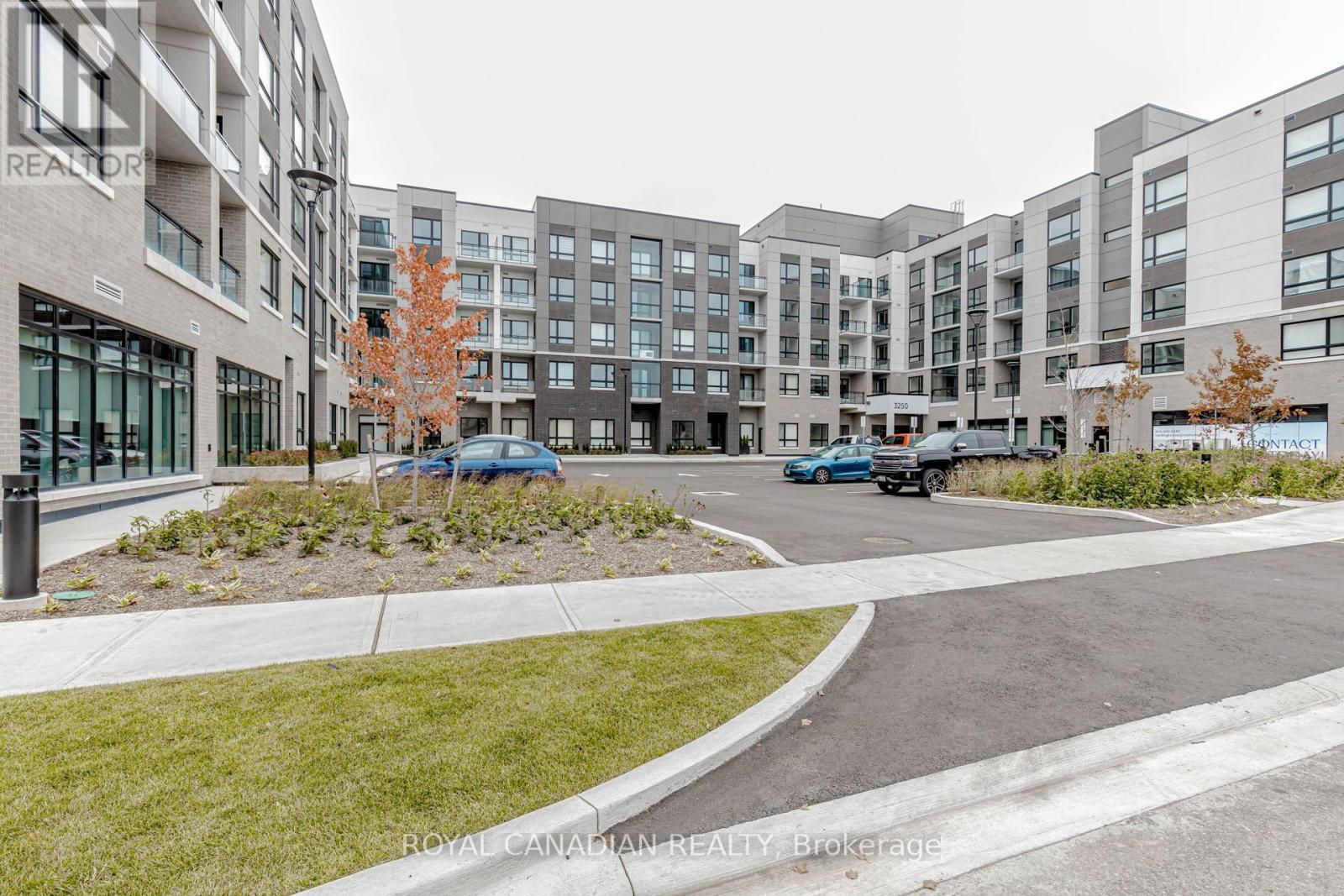 306 - 3250 Carding Mill Trail, Oakville, ON - Outdoor With Facade