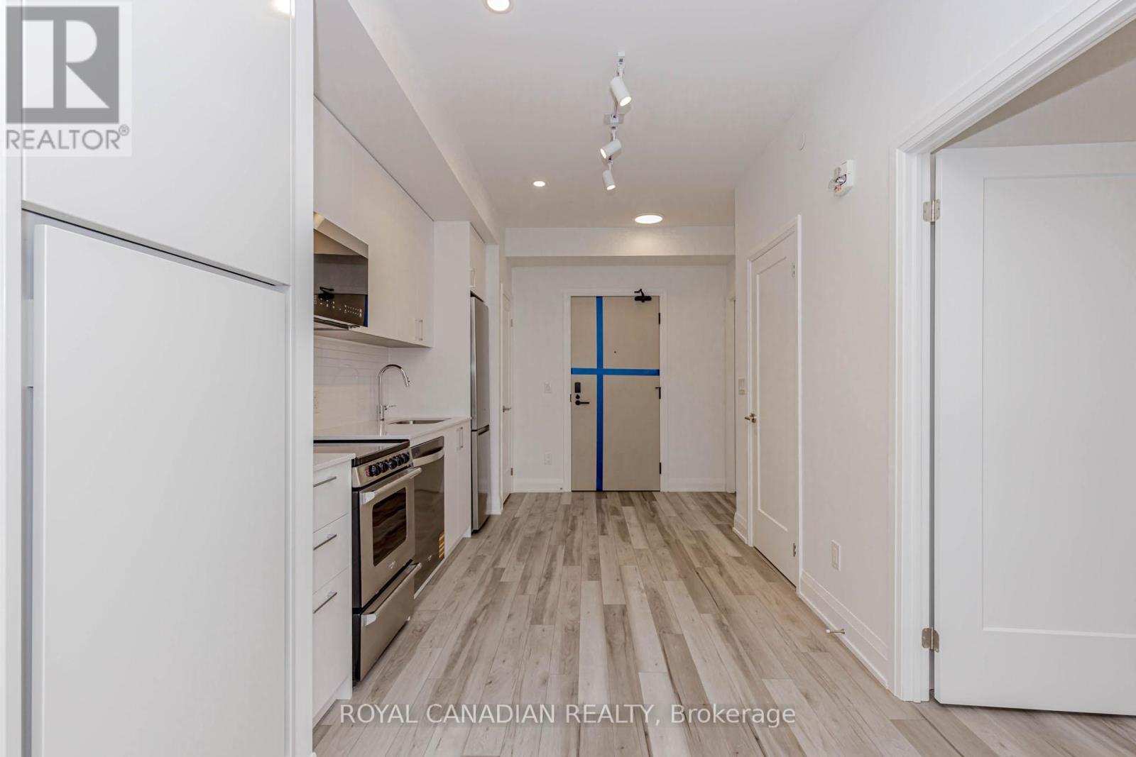 306 - 3250 Carding Mill Trail, Oakville, ON - Indoor Photo Showing Kitchen