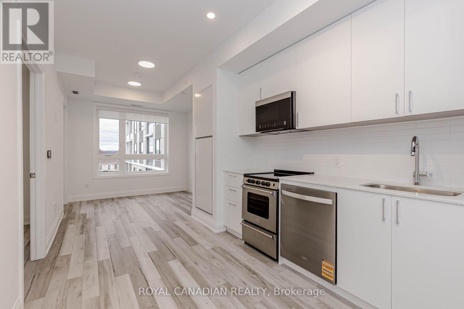 306 - 3250 Carding Mill Trail, Oakville, ON - Indoor Photo Showing Kitchen