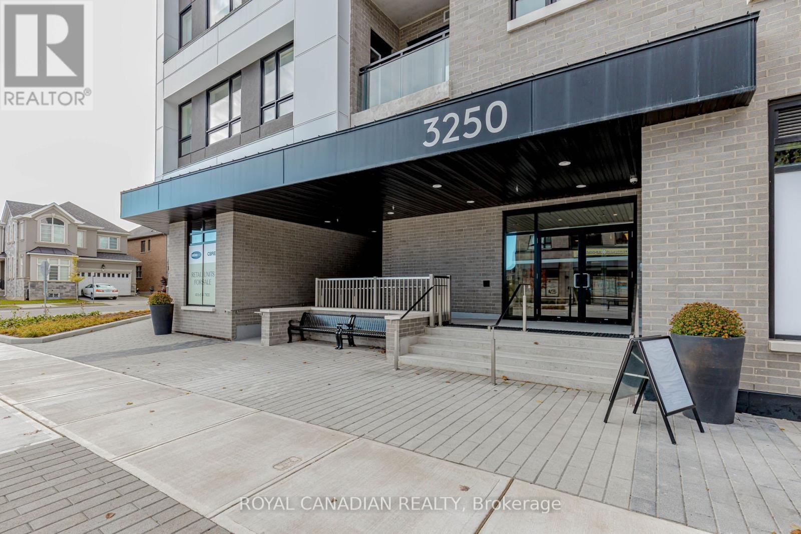 306 - 3250 Carding Mill Trail, Oakville, ON - Outdoor