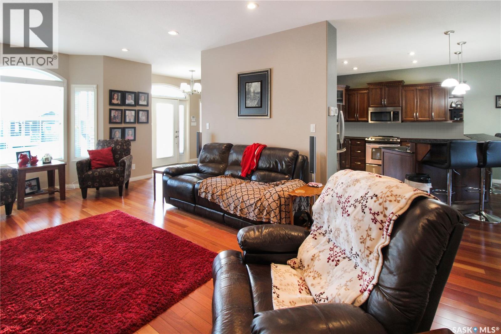 615 Hodgson Drive, Swift Current, SK - Indoor Photo Showing Living Room
