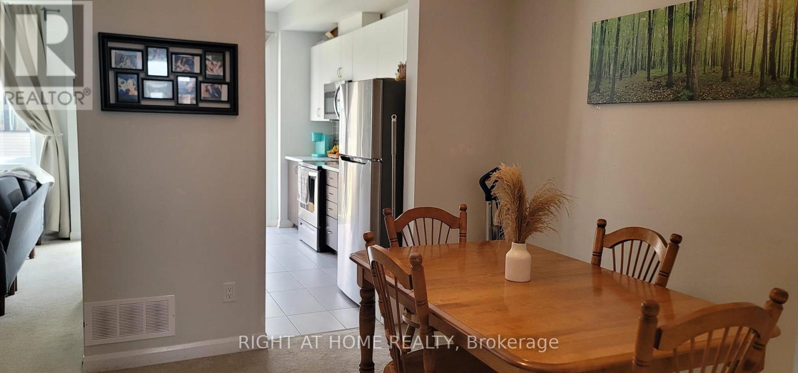 61 Teelin Circle, Ottawa, ON - Indoor Photo Showing Dining Room