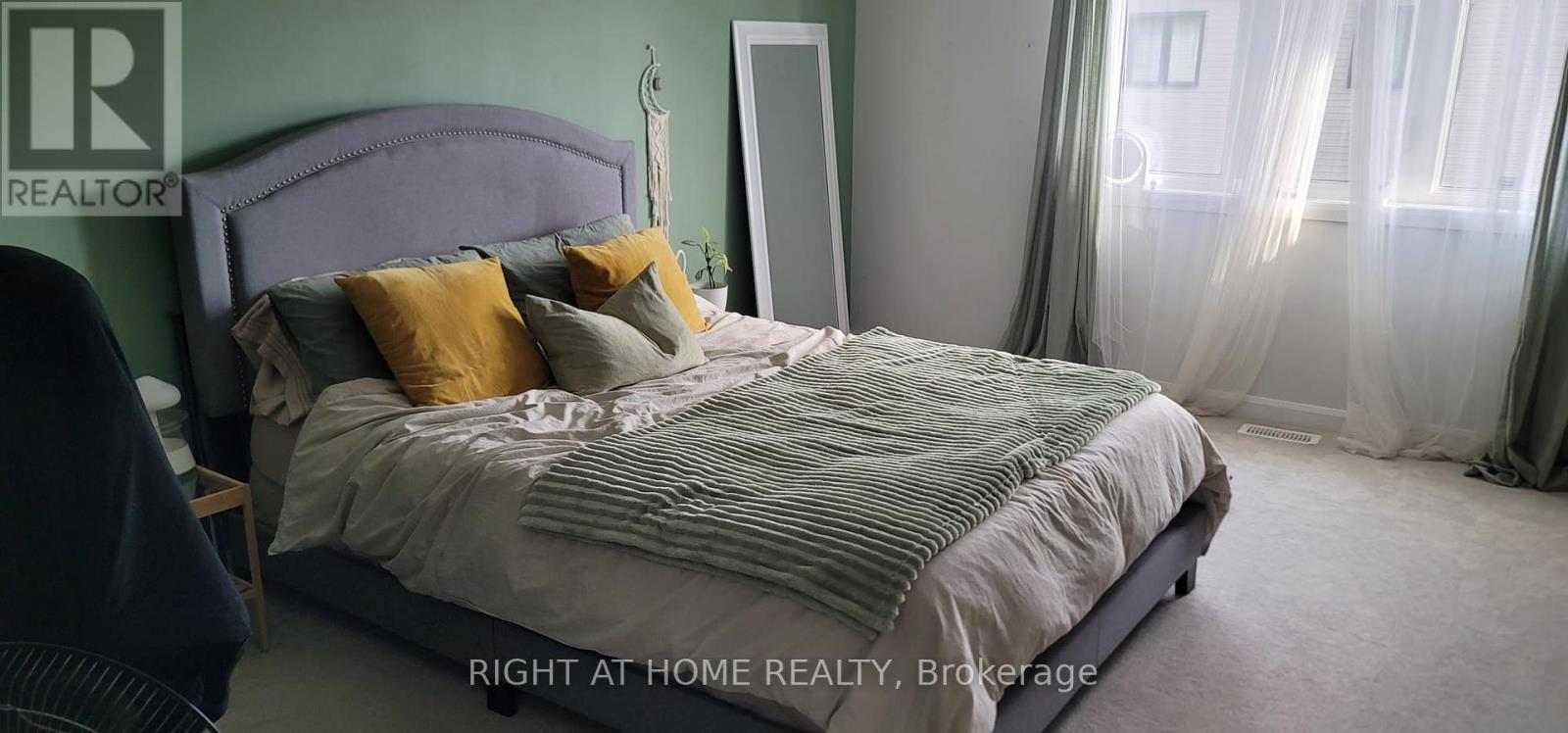 61 Teelin Circle, Ottawa, ON - Indoor Photo Showing Bedroom