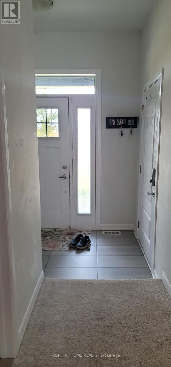 61 Teelin Circle, Ottawa, ON - Indoor Photo Showing Other Room