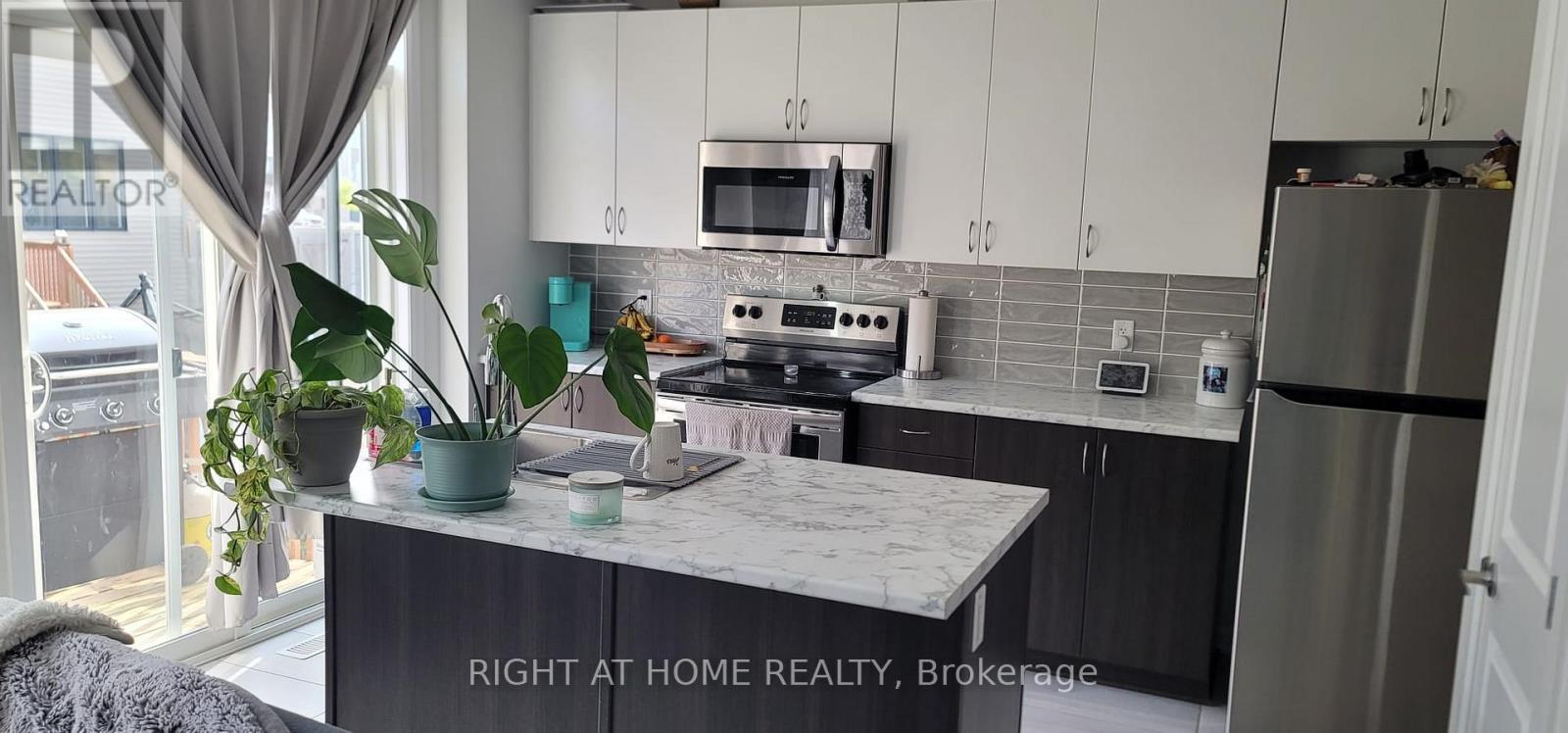 61 Teelin Circle, Ottawa, ON - Indoor Photo Showing Kitchen With Stainless Steel Kitchen With Upgraded Kitchen