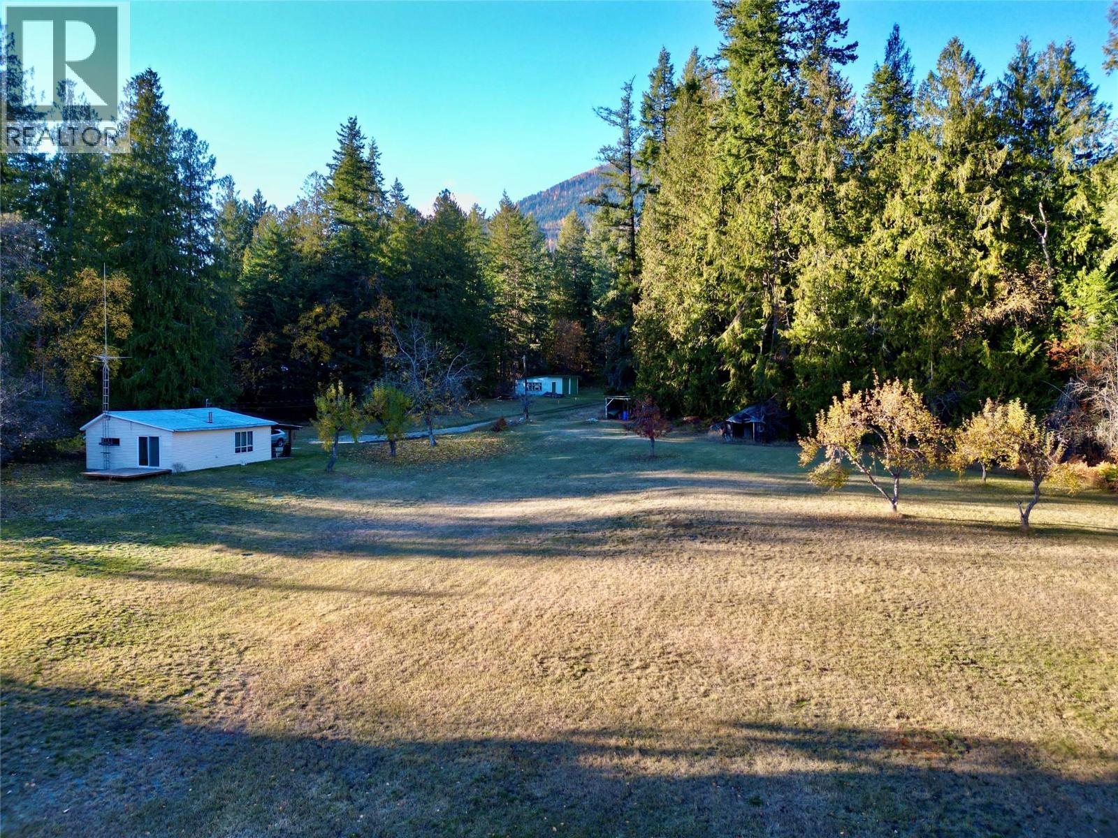 7096 Highway 3A Highway, Nelson, BC - Outdoor