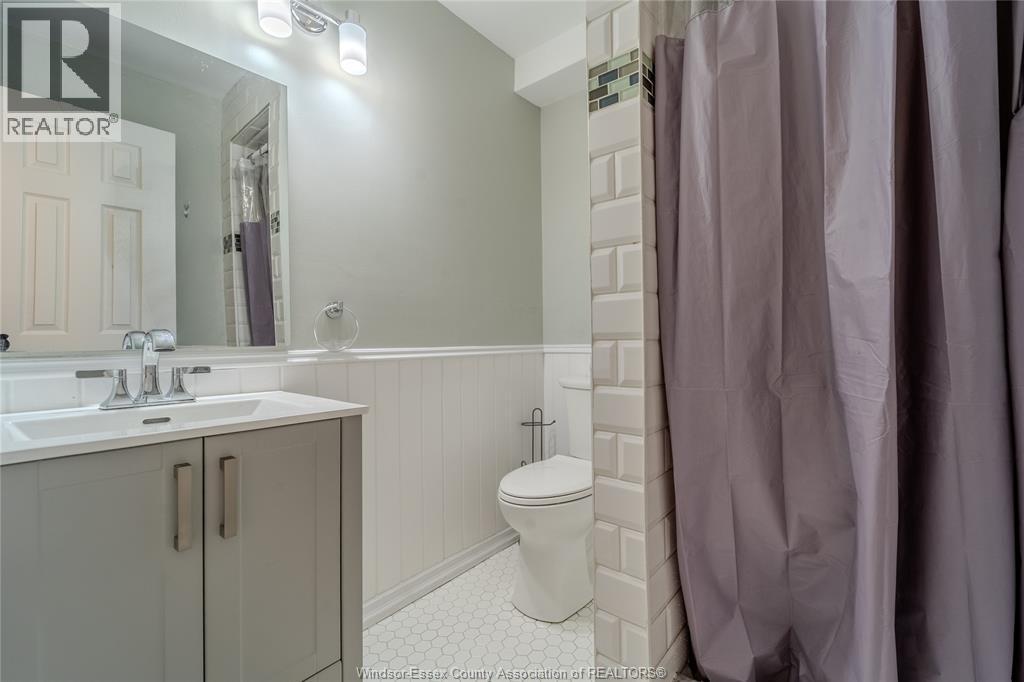 5935 Rose Unit# Lower, Windsor, ON - Indoor Photo Showing Bathroom