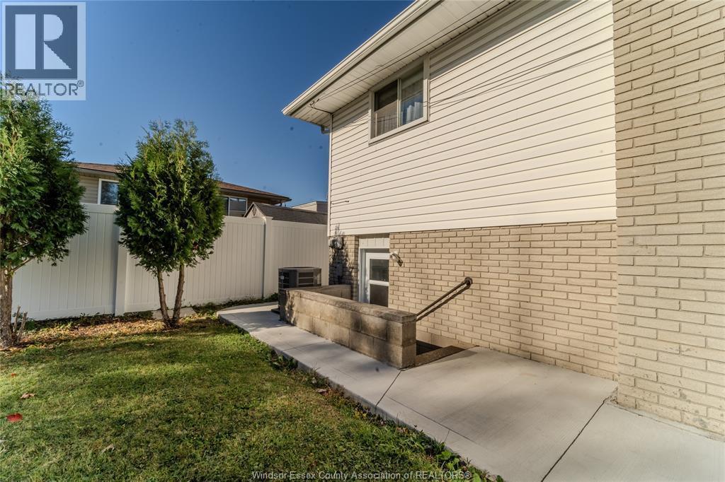 5935 Rose Unit# Lower, Windsor, ON - Outdoor With Exterior