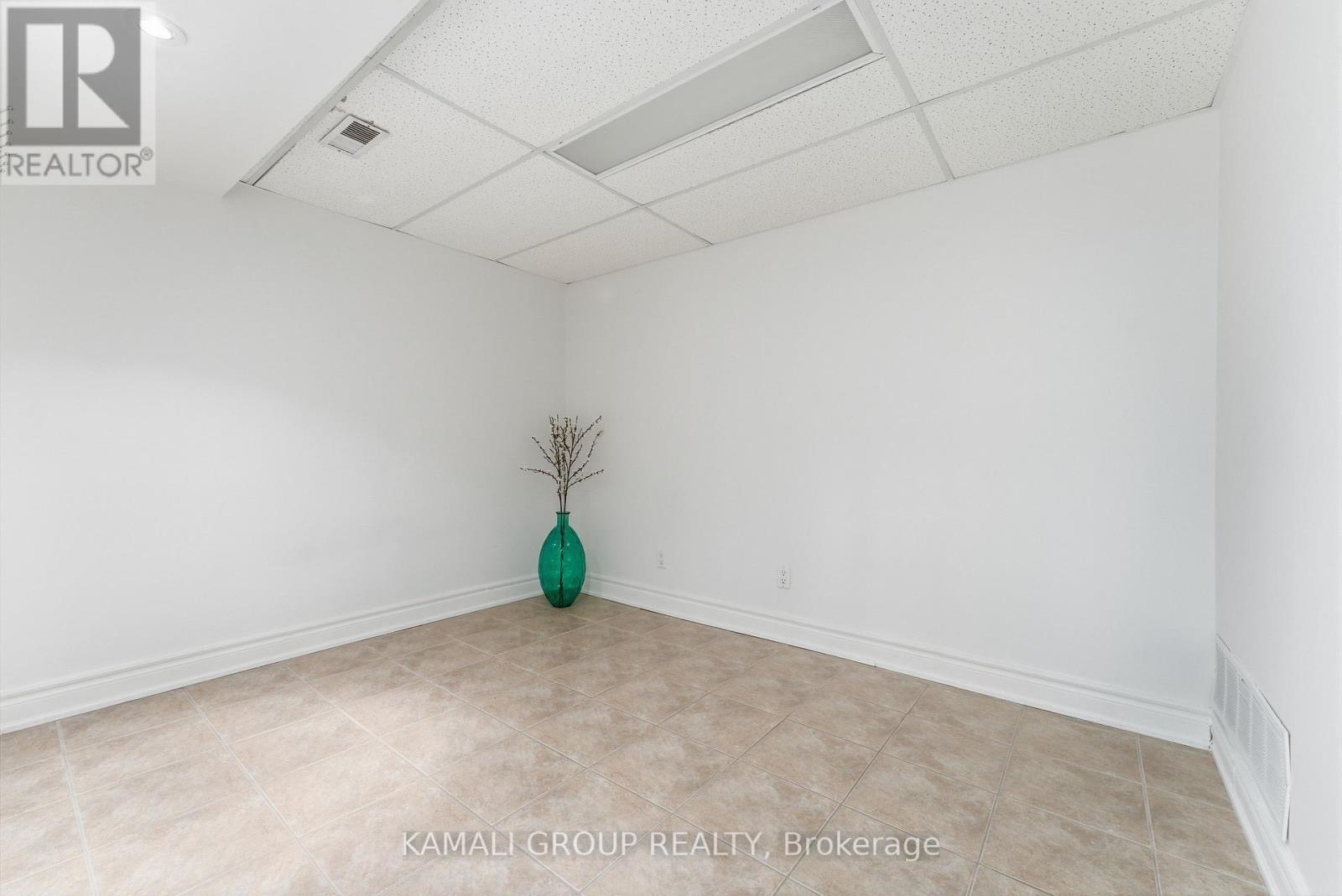 1 Bedroom - Bsmt - 112 Kersey Crescent, Richmond Hill, ON - Indoor Photo Showing Other Room