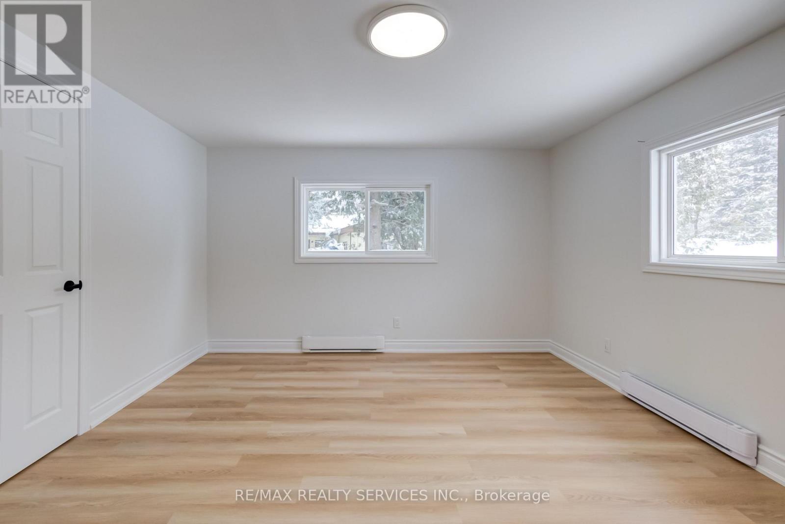 7826 Lake Jospeh Road, Georgian Bay, ON - Indoor Photo Showing Other Room