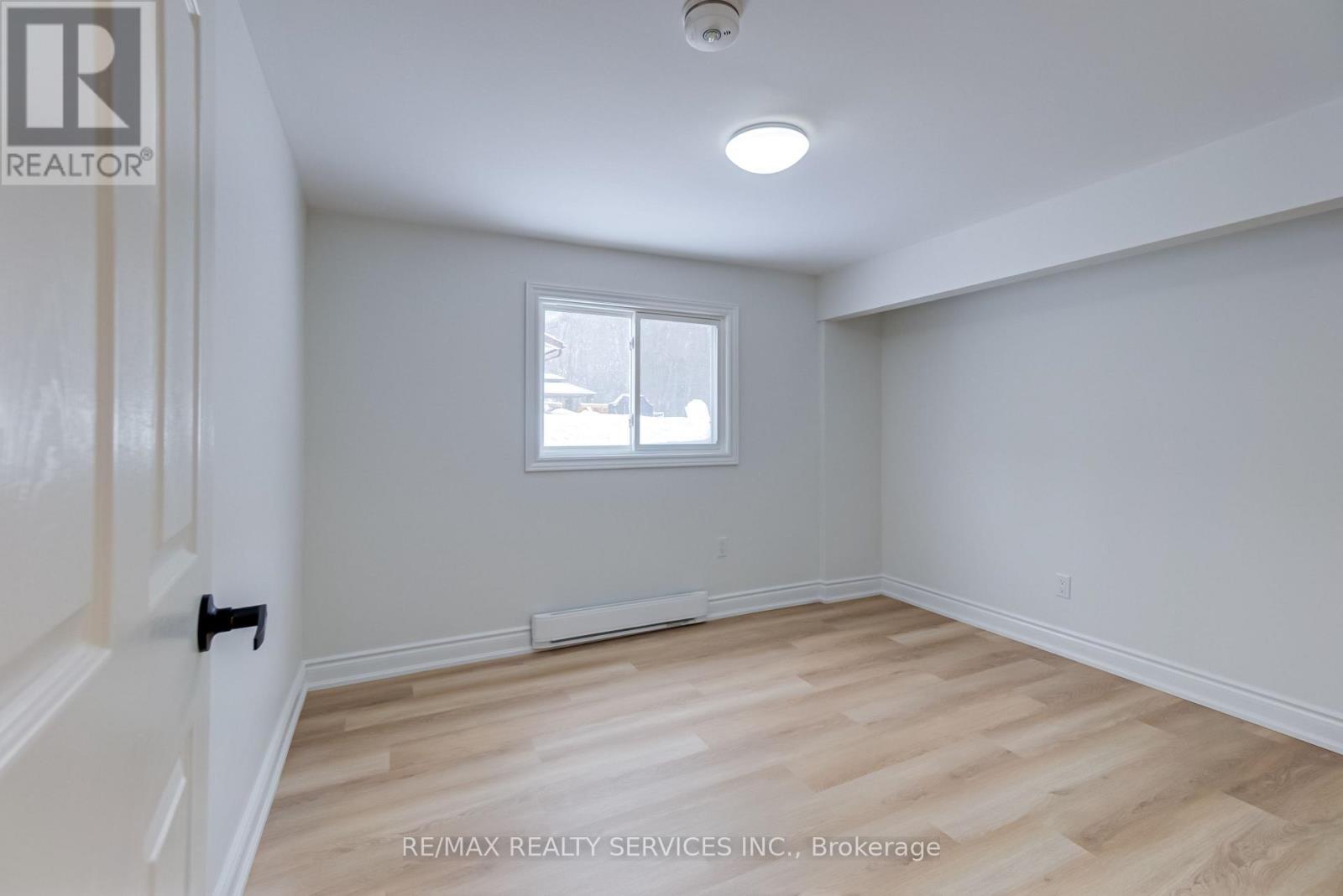 7826 Lake Jospeh Road, Georgian Bay, ON - Indoor Photo Showing Other Room