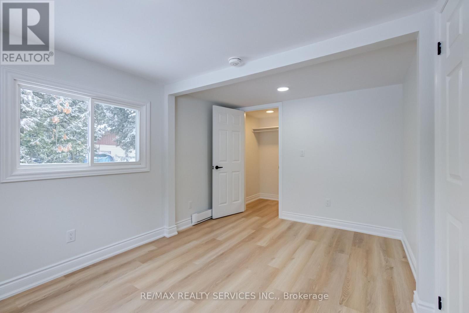 7826 Lake Jospeh Road, Georgian Bay, ON - Indoor Photo Showing Other Room