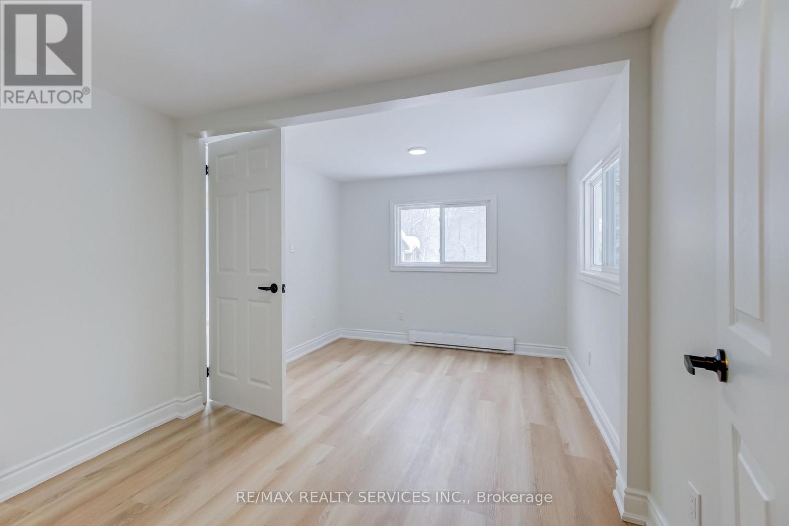 7826 Lake Jospeh Road, Georgian Bay, ON - Indoor Photo Showing Other Room