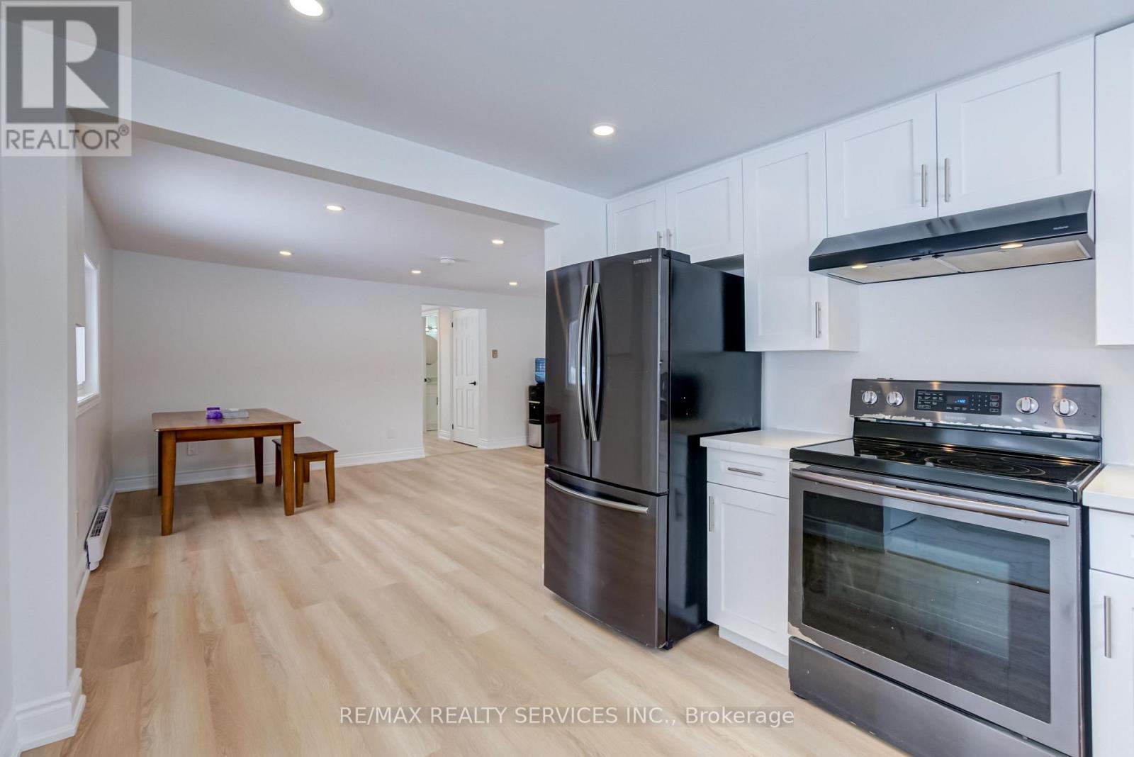 7826 Lake Jospeh Road, Georgian Bay, ON - Indoor Photo Showing Kitchen