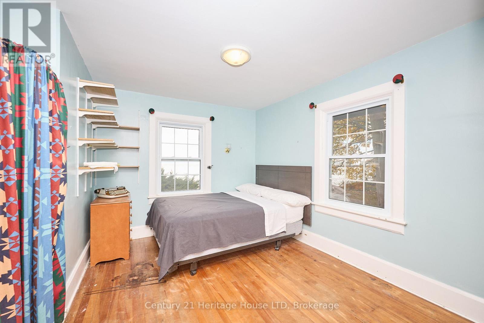 1033 Firelane 1 Road, Port Colborne (Sherkston), ON - Indoor Photo Showing Bedroom