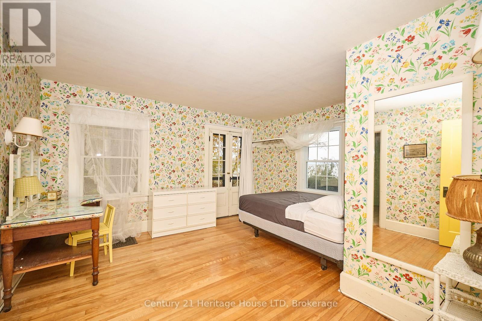1033 Firelane 1 Road, Port Colborne (Sherkston), ON - Indoor Photo Showing Bedroom