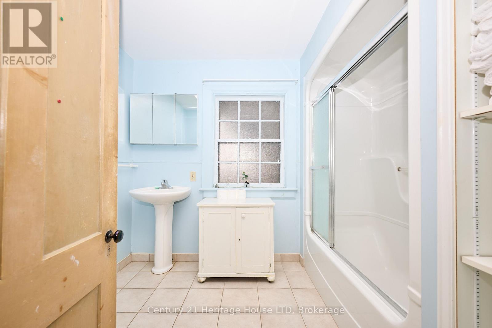 1033 Firelane 1 Road, Port Colborne (Sherkston), ON - Indoor Photo Showing Bathroom