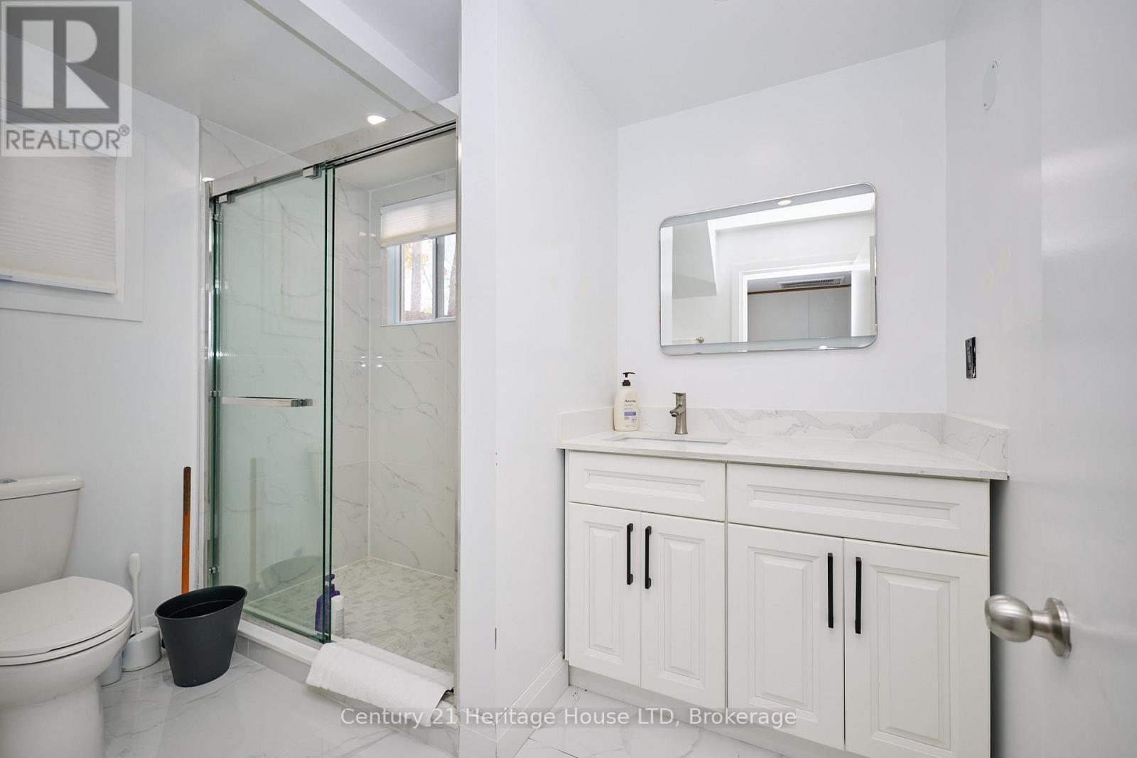 1033 Firelane 1 Road, Port Colborne (Sherkston), ON - Indoor Photo Showing Bathroom