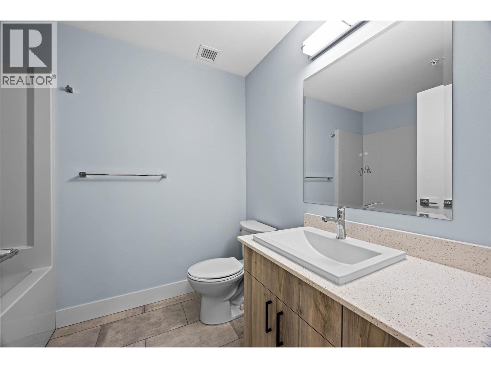 207 Royal Avenue Unit# 204, Kamloops, BC - Indoor Photo Showing Bathroom
