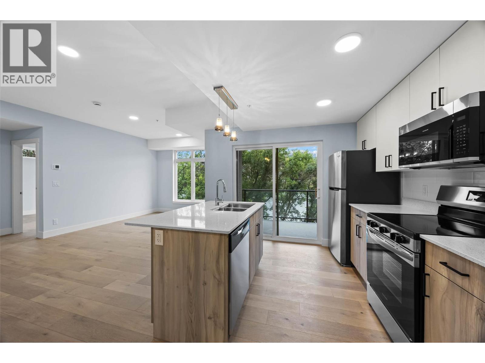 207 Royal Avenue Unit# 204, Kamloops, BC - Indoor Photo Showing Kitchen With Double Sink