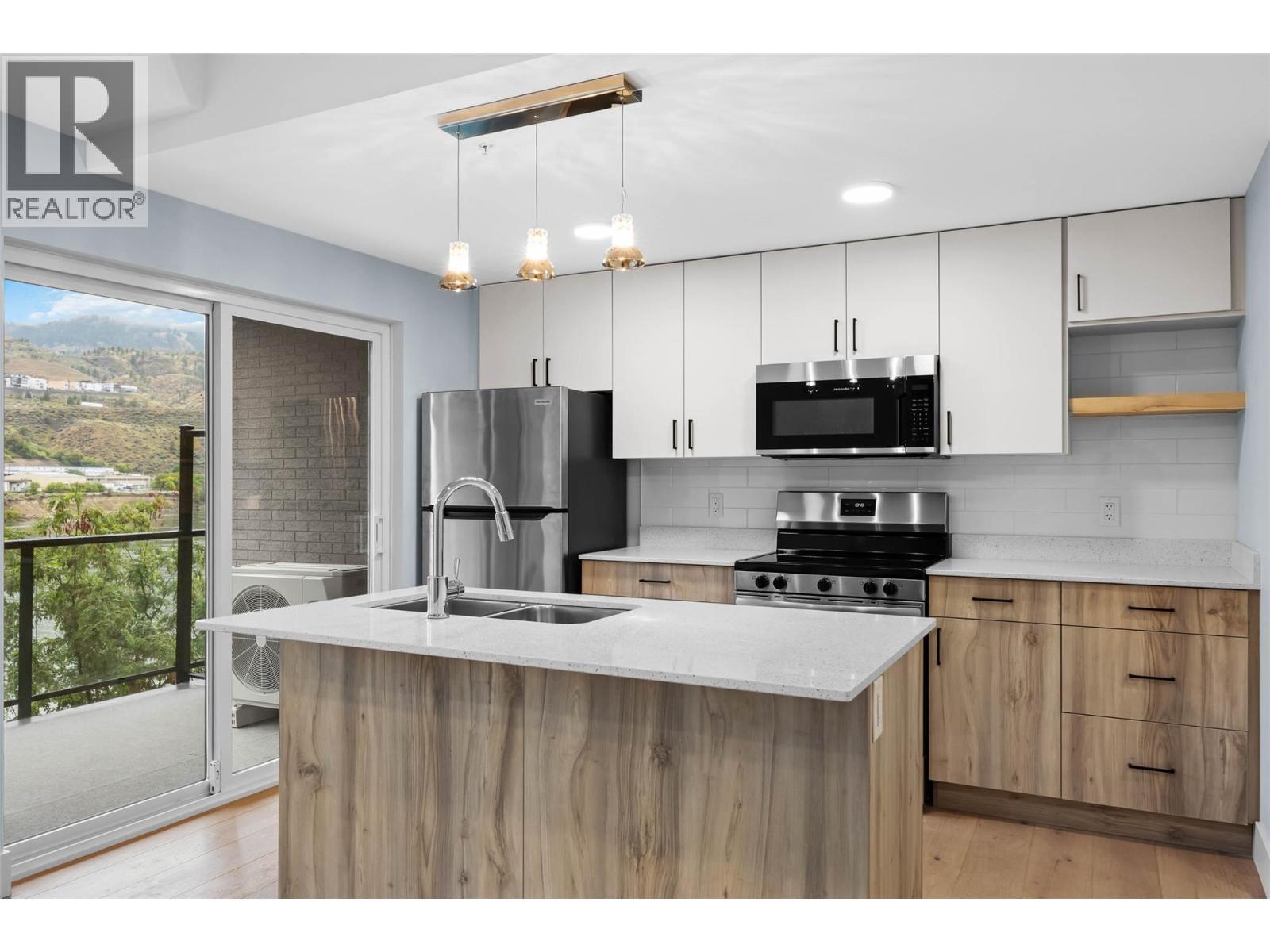 207 Royal Avenue Unit# 204, Kamloops, BC - Indoor Photo Showing Kitchen With Double Sink With Upgraded Kitchen